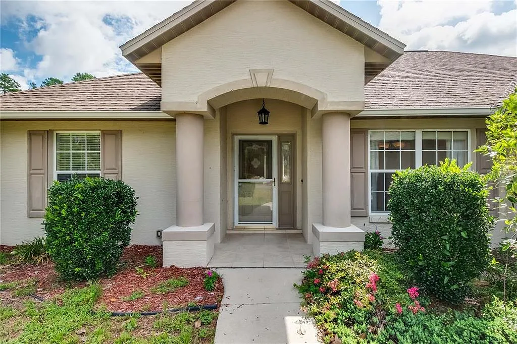 3 bed, 2.0 bath, 1703 sqft, $2,495 — Photo 2