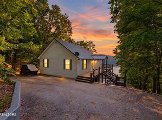 762 Hiwassee Dr, Jacksboro, TN 37757