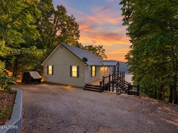 762 Hiwassee Dr, Jacksboro, TN 37757