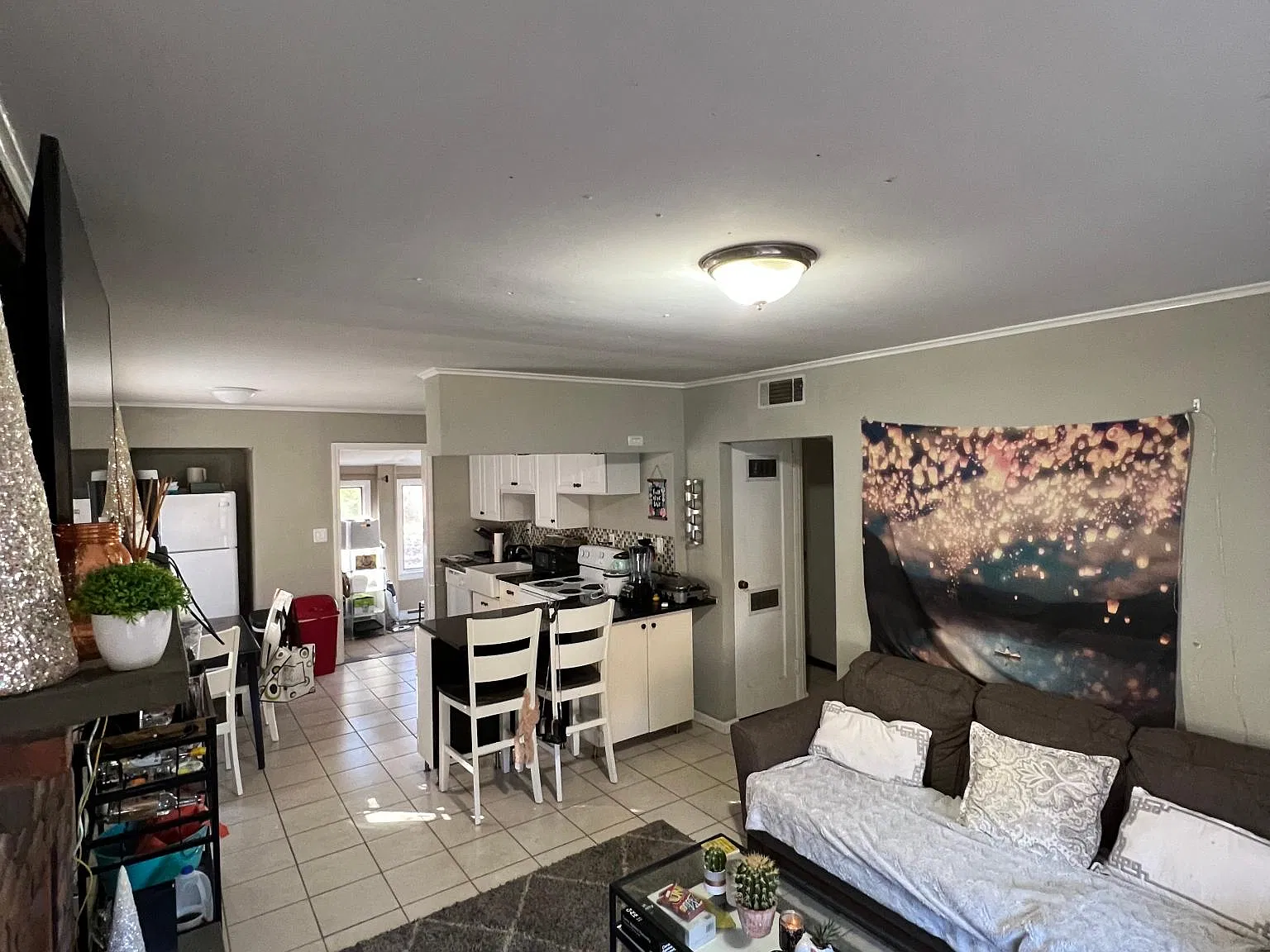 4 bed, 1200 sqft, $2,520 — Photo 3