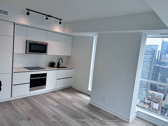 3rd image of 327 King St W #4702