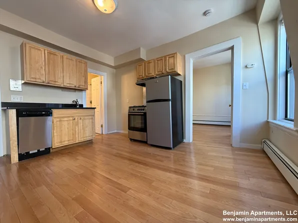 232 Cambridge St #13, Boston, MA 02114