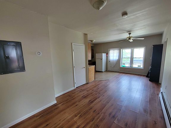 3rd image of 19 Broad St #11445130