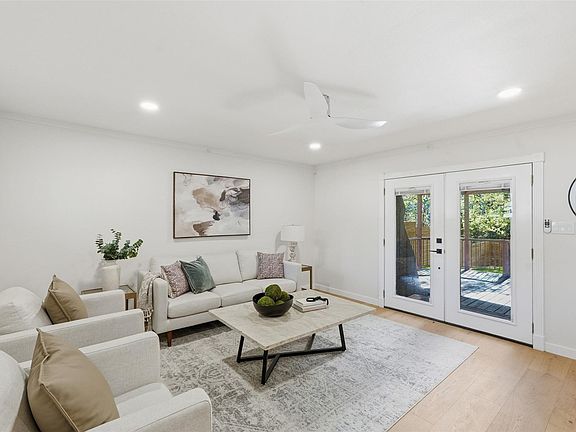 3rd image of 3807 Wilson St