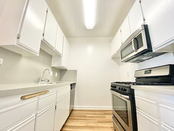 2nd image of 1323 N Sierra Bonita Ave #123