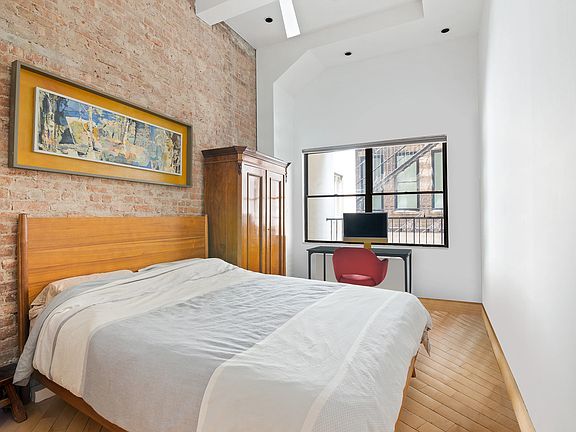 5th image of 35 E 10th St APT 3C