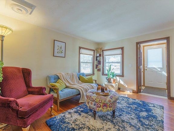 3rd image of 1621 Loftsgordon Avenue