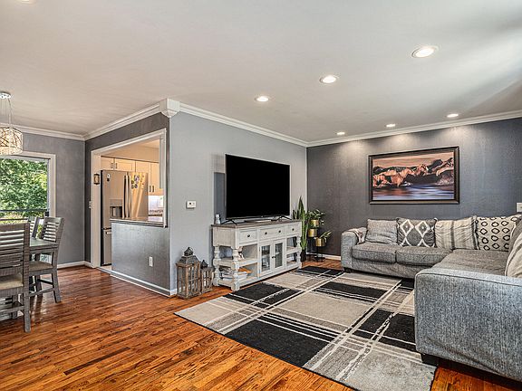 4th image of 928 Glencroft Ln