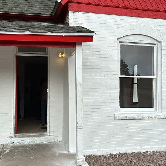 944 Carteret Ave — Photo 2
