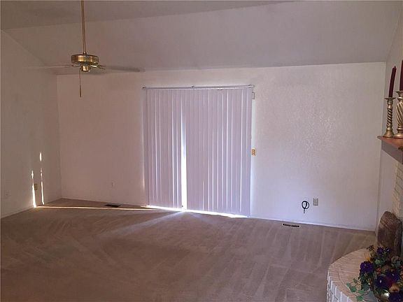 3rd image of 7909 NW 82nd St