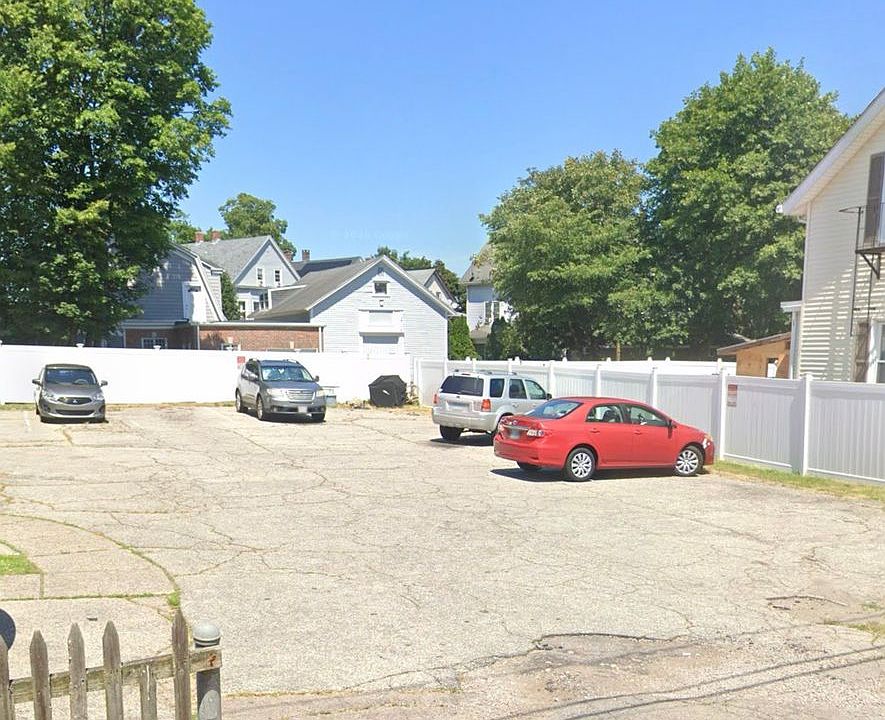 2nd image of 185 Cottage St