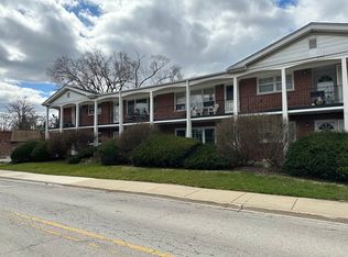 340 Waukegan Rd APT 1, Glenview, IL 60025
