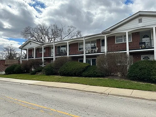 340 Waukegan Rd #1 Photo 1
