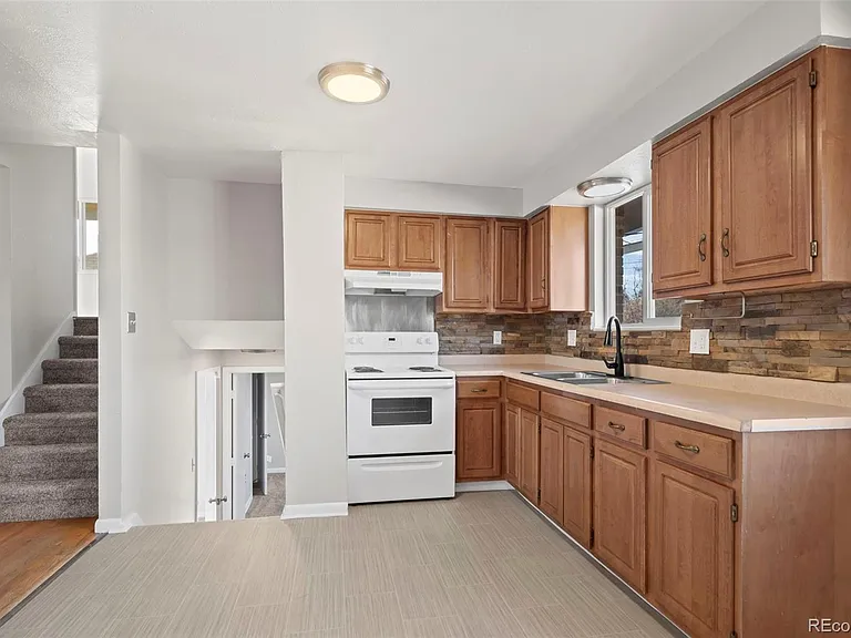 455 S Oak St — Photo 9