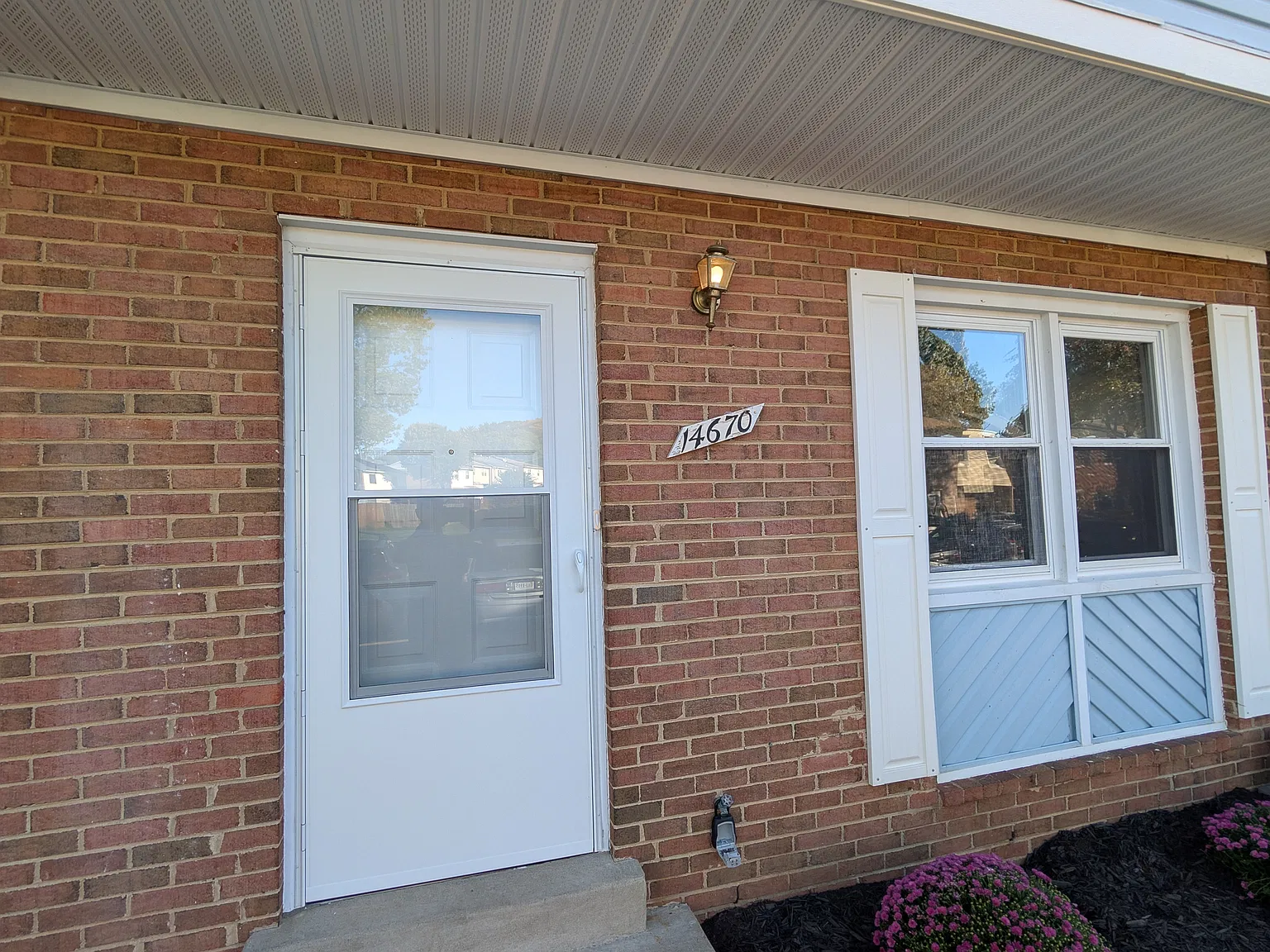 3 bed, 2.5 bath, 1260 sqft, $2,325 — Photo 4