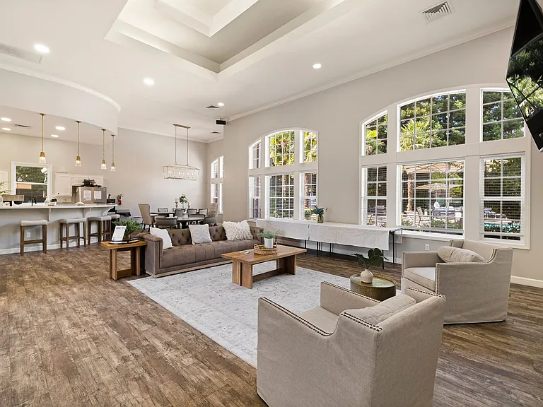 Sterling Oaks Luxury Apartments — Photo 79