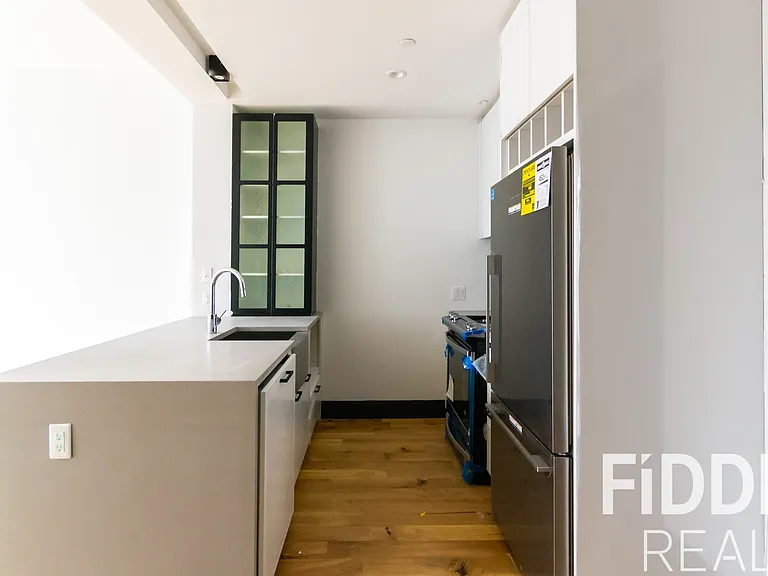 42-22 27th St #708 — Photo 5