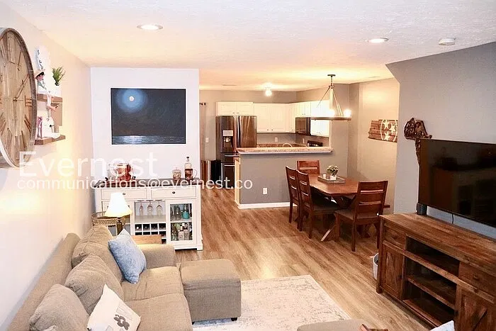 2 bed, 3.0 bath, 1216 sqft, $1,550 — Photo 2
