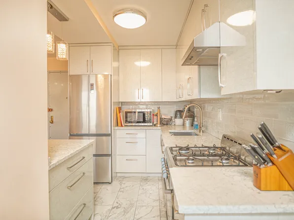 2915 West 5th Street image 3 of 17