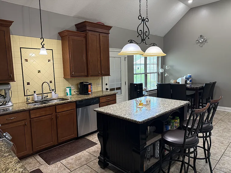 1008 Inverery Dr — Photo 6