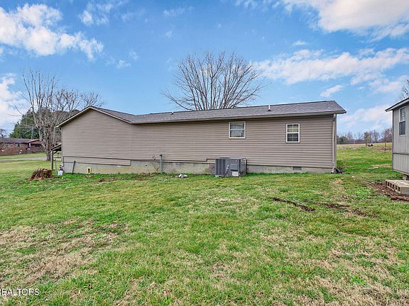 5th image of 325 Highland Dr