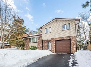 35 Somerset St, Halifax, NS B2Y 4C7