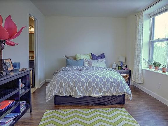 4th image of 5562 Pershing Ave