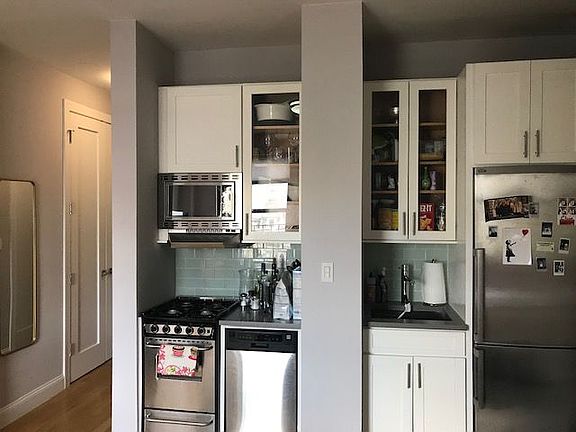 5th image of 501 Cathedral Pkwy APT 10G