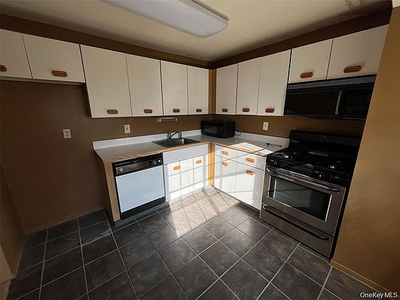 3rd image of 45 Newbrook Lane #45