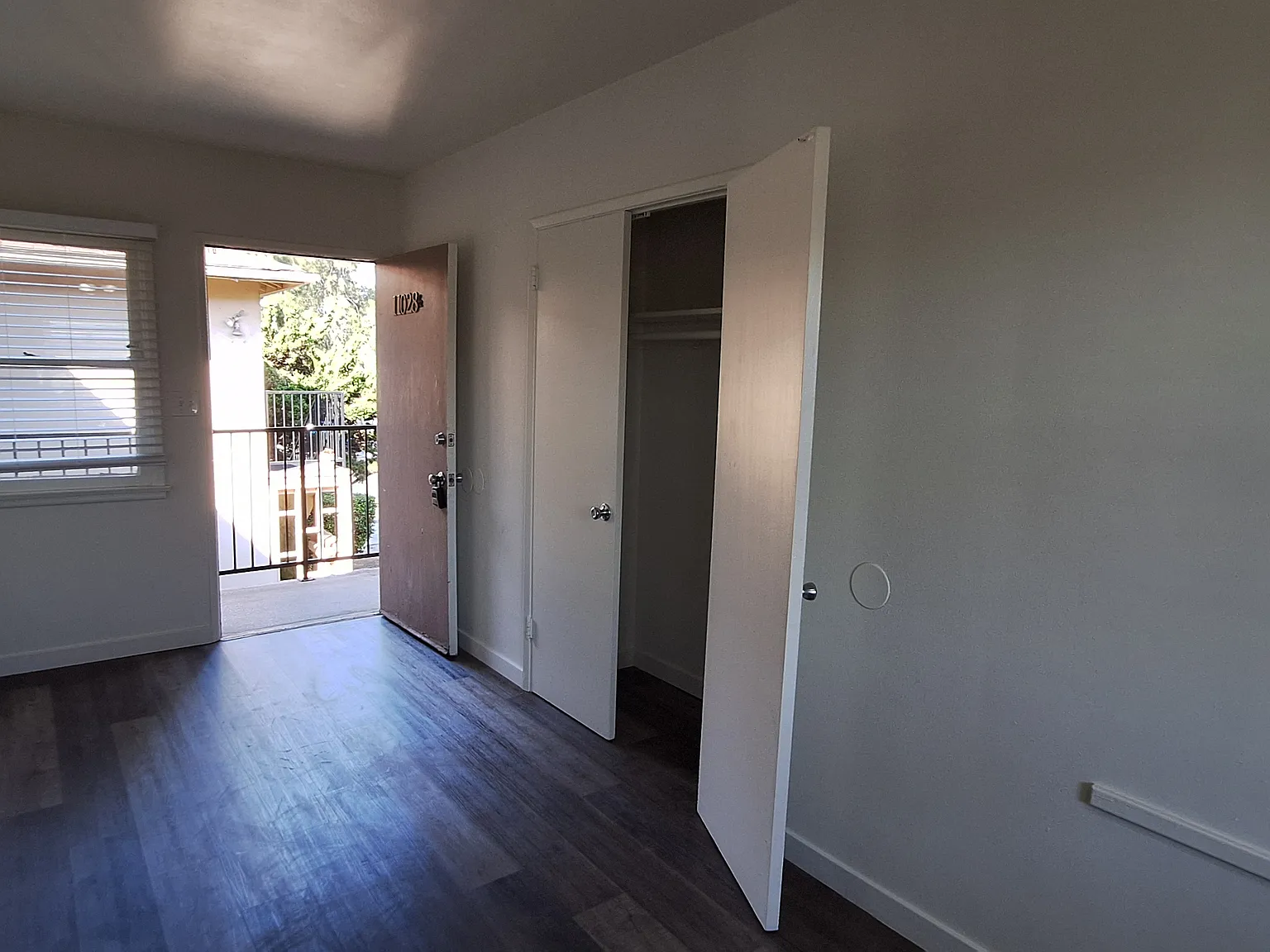 2 bed, 550 sqft, $3,195 — Photo 3