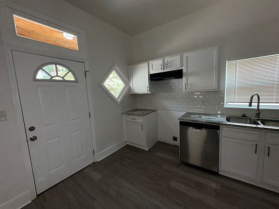 3rd image of 939 Seattle St