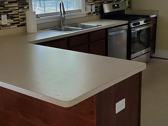 Newly Renovated Kitchen w/ Bar Area, New Stainless Appliances! Gas Cooking!