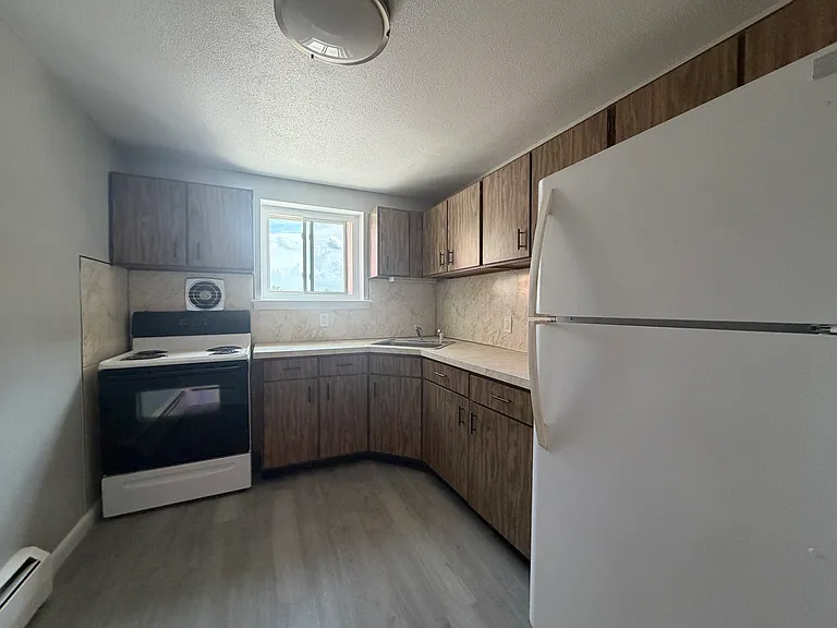 138 Store Ave #2P — Photo 3