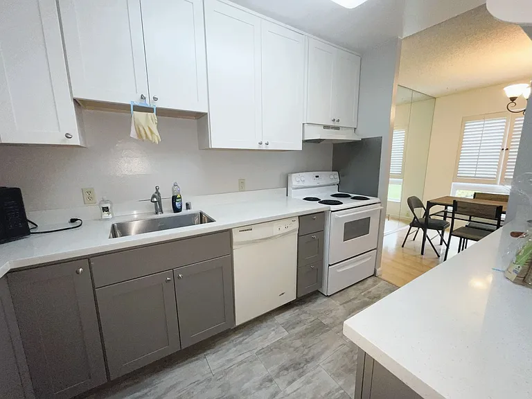 902 Peninsula Ave #207 — Photo 4