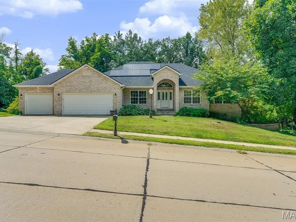 212 Michael Dr, Troy, IL 62294