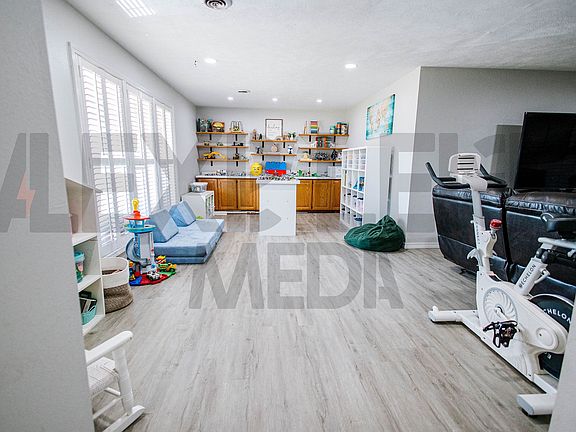 5th image of 1609 W Ash St