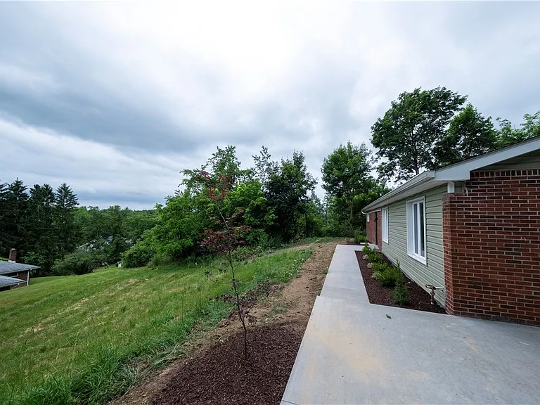 1165 Kings Ln — Photo 28