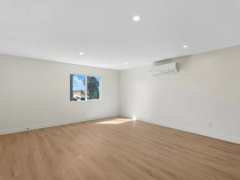 5612 Zircon St — Photo 3