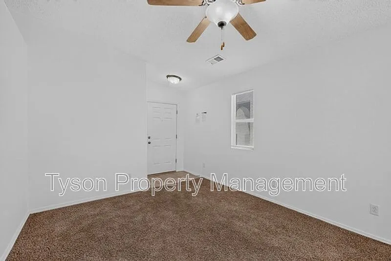 3 bed, 2.0 bath, 1090 sqft, $1,875 — Photo 4