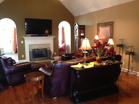 Den w/ see thur fireplace