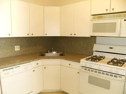 Rented by City Connections Realty | media 48