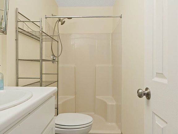 5th image of 15 Windsor Court #G