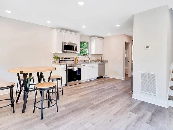 4th image of 355 Kellys Ferry Pl #355