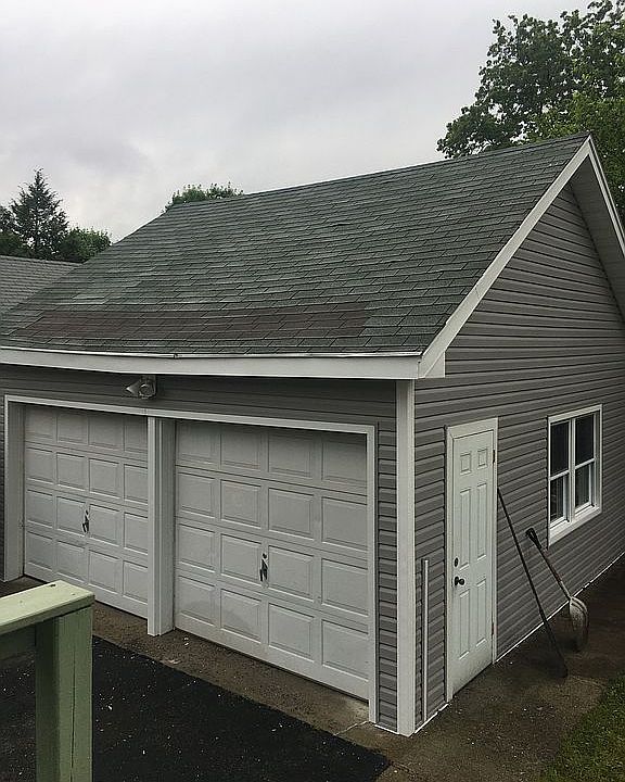 2nd image of 411 Hazlitt Ave