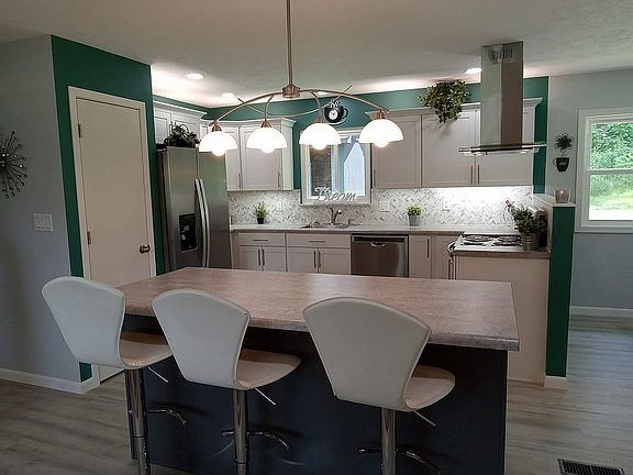 Kitchen w new appliances 