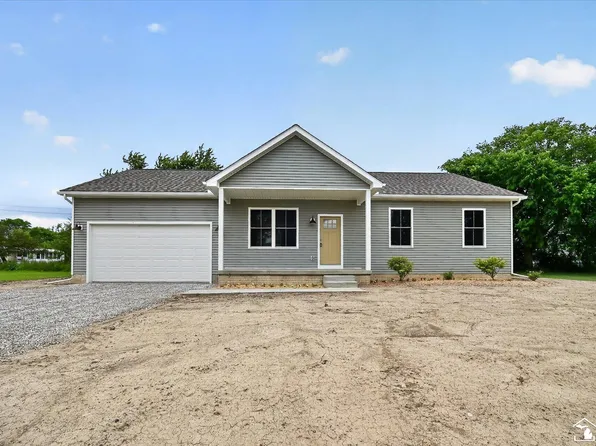 926 Ford Rd, Carleton, MI 48117
