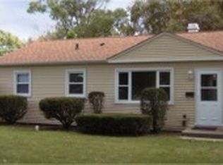 222 Fairway Rd, Carpentersville, IL 60110