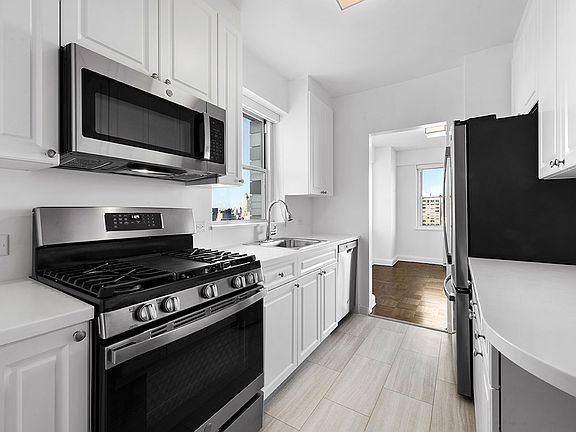 3rd image of 215 E 68th St APT 22A