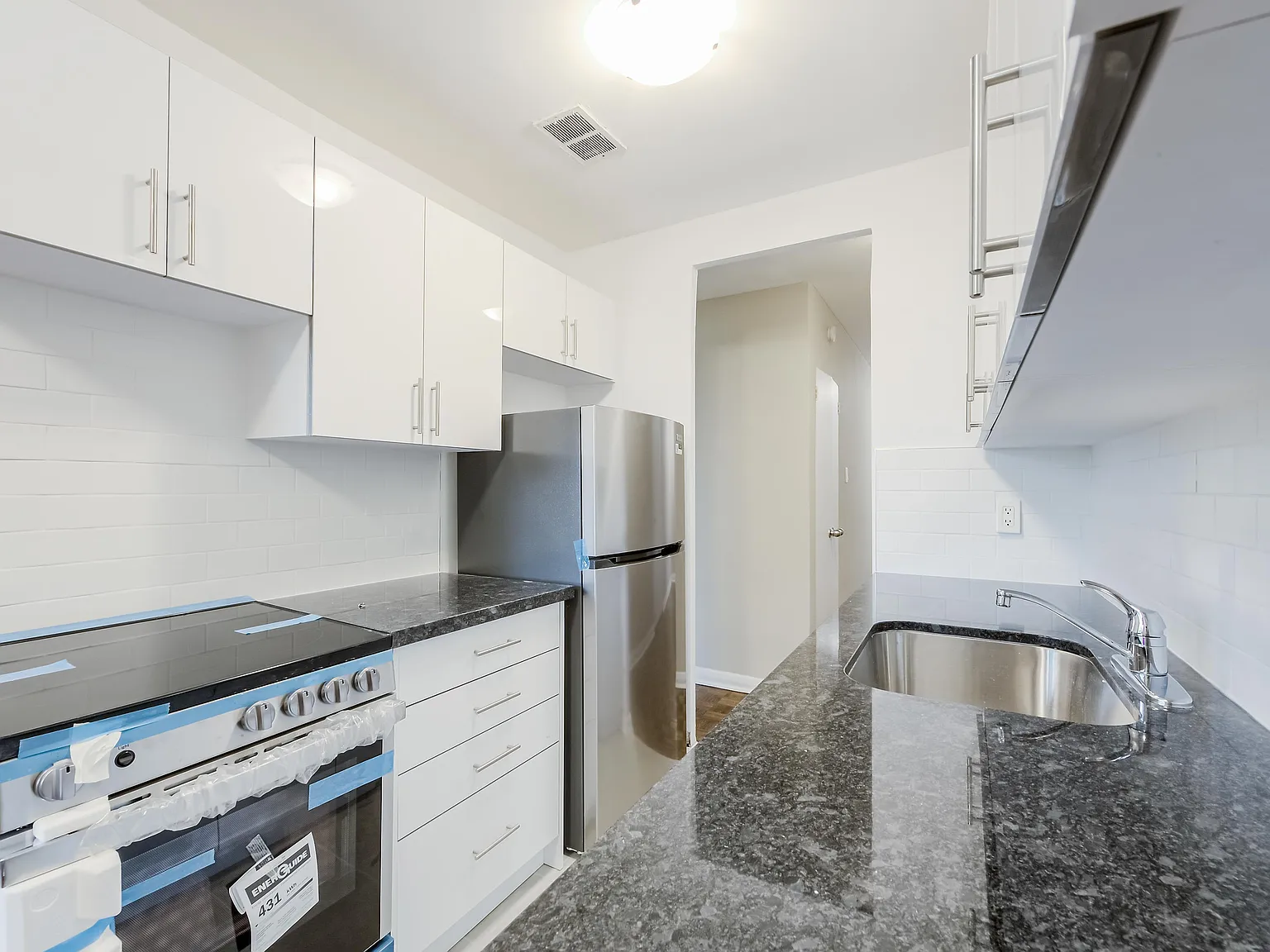 225 Cosburn Ave — Photo 4