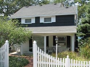 1140 S Harbor Dr, Grand Haven, MI 49417